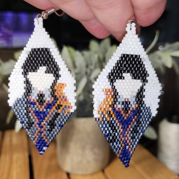 Handmade Goth Girl Wednesday With Its' Hand on Shoulder Beaded Earrings - Picture 5 of 10